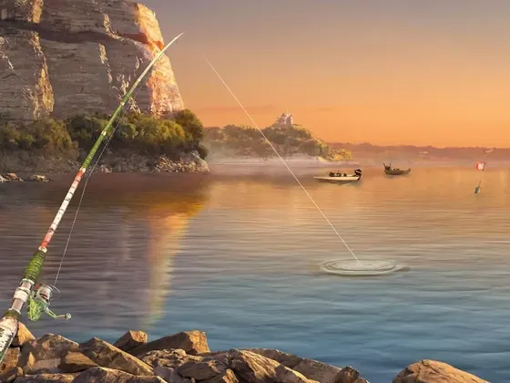 Fishing Clash: cana apontada a um lago ao pôr do sol, com falésia de pedra e barcos ao longe